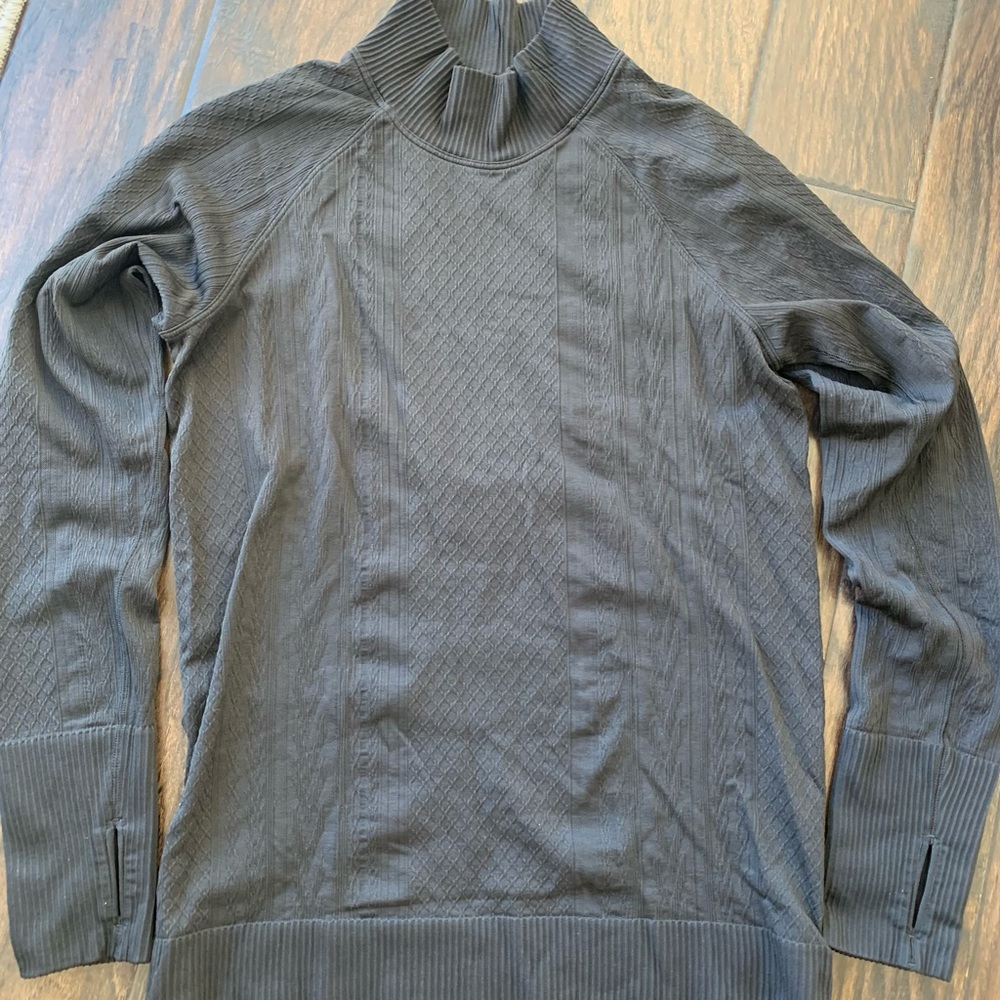 Lululemon top